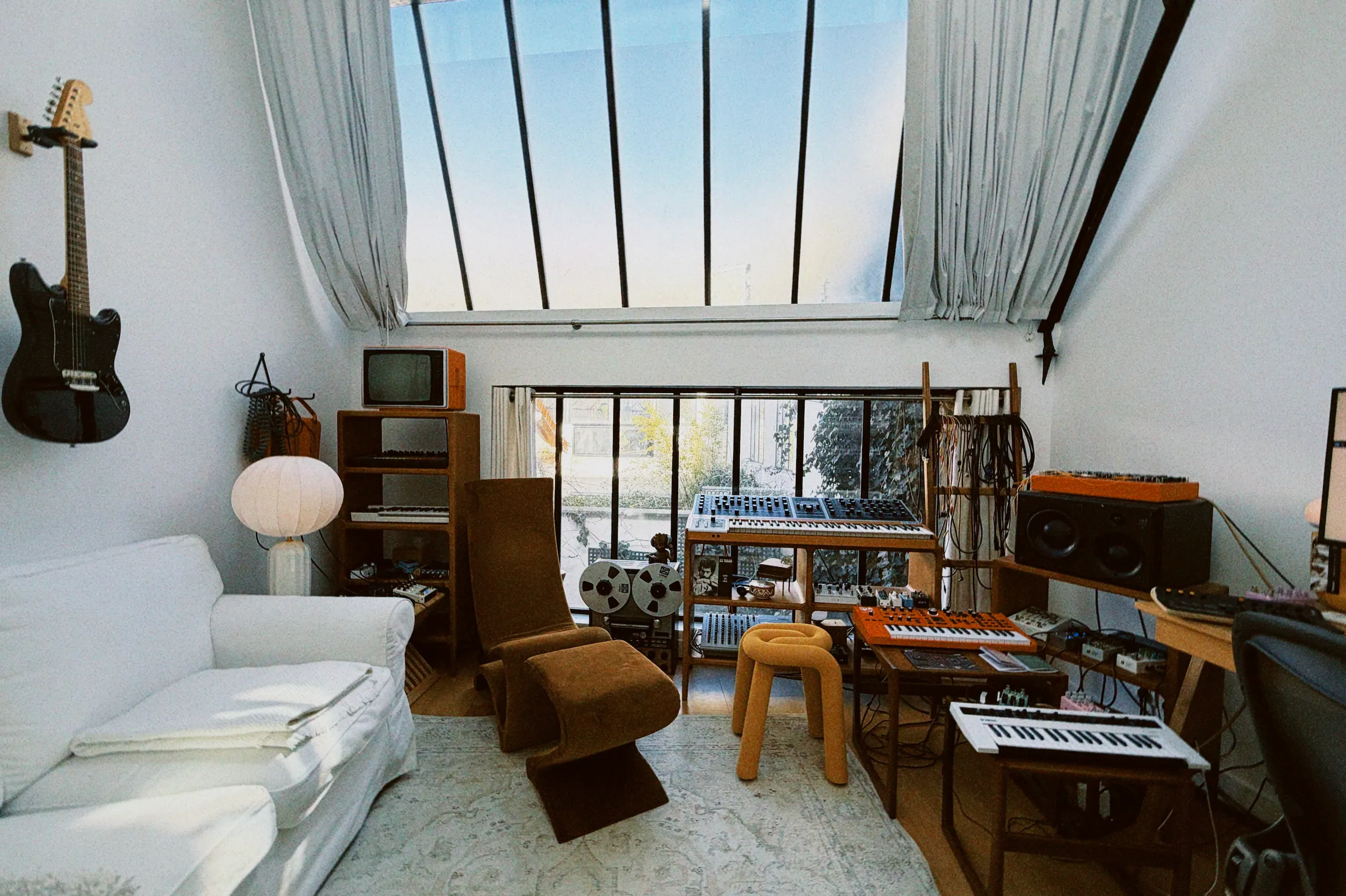 Full width parallax image